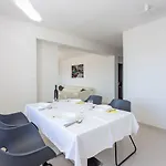 Einzigartiges Nur 500 Meter Zum Sandstrand Mit Pool, Heimkino, Billard Und Tennisstunden Lejlighed Crikvenica
