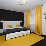 Einzigartiges Nur 500 Meter Zum Sandstrand Mit Pool, Heimkino, Billard Und Tennisstunden Crikvenica