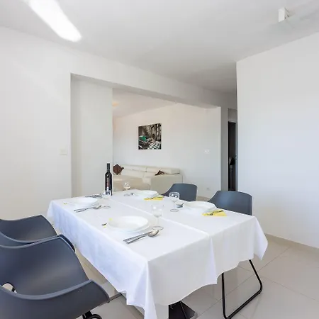 Einzigartiges Nur 500 Meter Zum Sandstrand Mit Pool, Heimkino, Billard Und Tennisstunden Apartamento Crikvenica