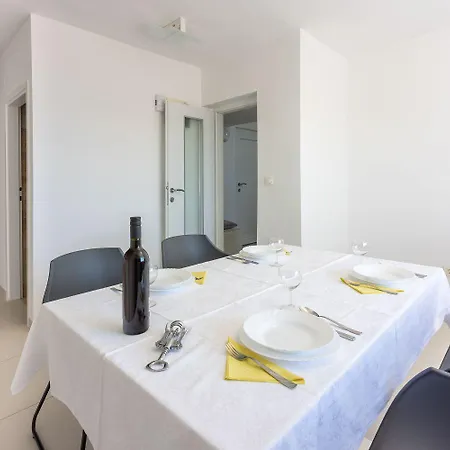 Einzigartiges Nur 500 Meter Zum Sandstrand Mit Pool, Heimkino, Billard Und Tennisstunden Apartamento Crikvenica