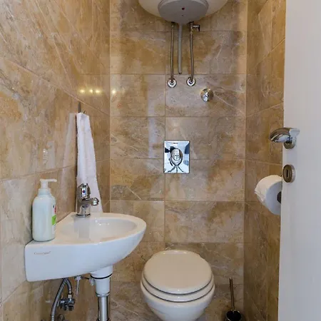 Einzigartiges Nur 500 Meter Zum Sandstrand Mit Pool, Heimkino, Billard Und Tennisstunden Apartamento Crikvenica