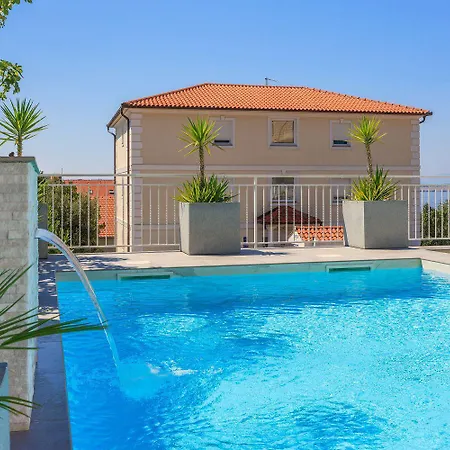 Apartamento Einzigartiges Nur 500 Meter Zum Sandstrand Mit Pool, Heimkino, Billard Und Tennisstunden Crikvenica