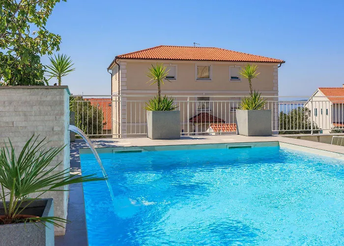 Apartment Einzigartiges Nur 500 Meter Zum Sandstrand Mit Pool, Heimkino, Billard Und Tennisstunden Crikvenica