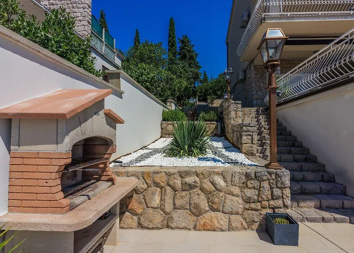 Einzigartiges Nur 500 Meter Zum Sandstrand Mit Pool, Heimkino, Billard Und Tennisstunden * Crikvenica