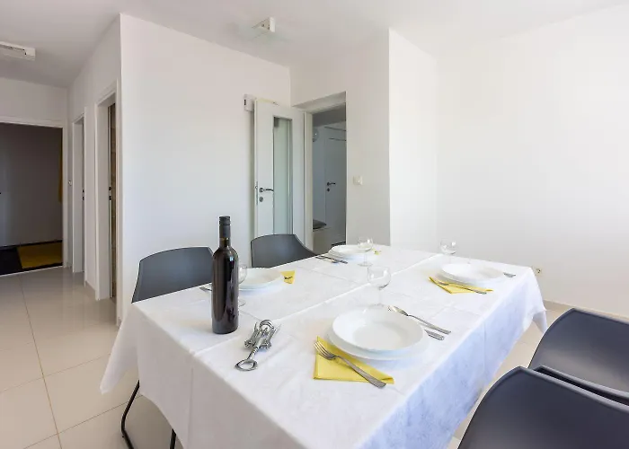 Einzigartiges Nur 500 Meter Zum Sandstrand Mit Pool, Heimkino, Billard Und Tennisstunden Apartamento Crikvenica